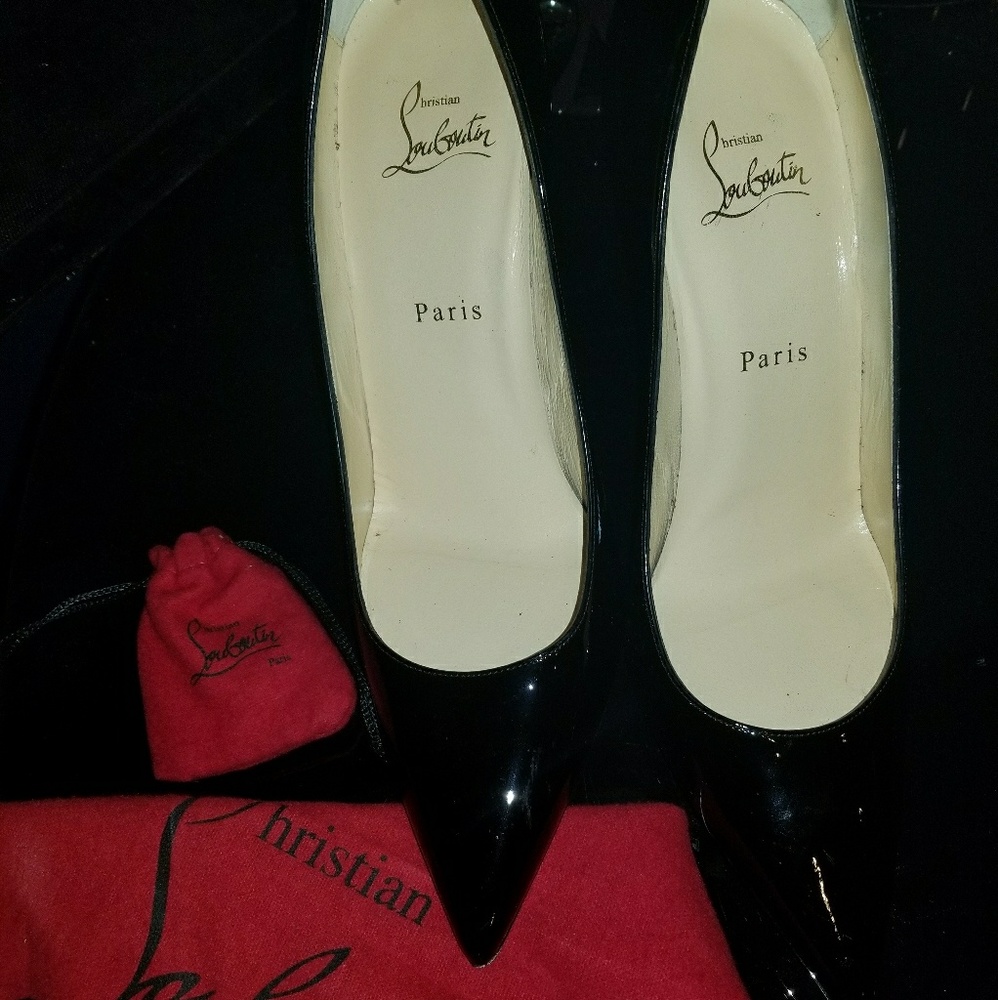 👠SOLD 👠Authentic Christian Louboutin Pumps